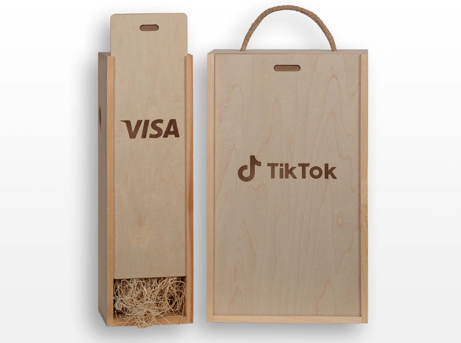 Wooden wine boxes with sliding lids and jute handles, engraved for VISA and TikTok.